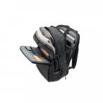 DALLAS. Tihe&auml;sti kierr&auml;tetyst&auml; 600D polyesterist&auml; valmistettu matkareppu 17,3 tuuman kannettavalle tietokoneelle - Musta